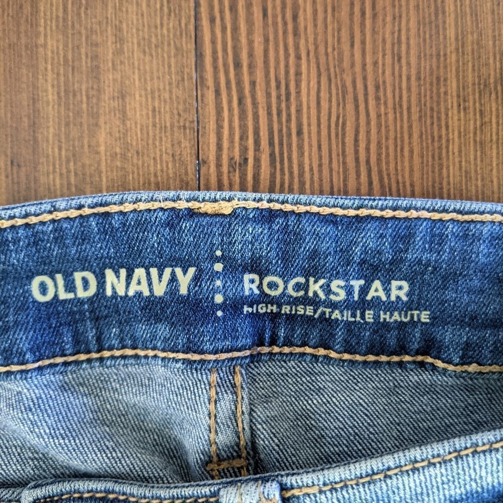 Old Navy High Rise Ripped Jeans - Picture 3 of 4